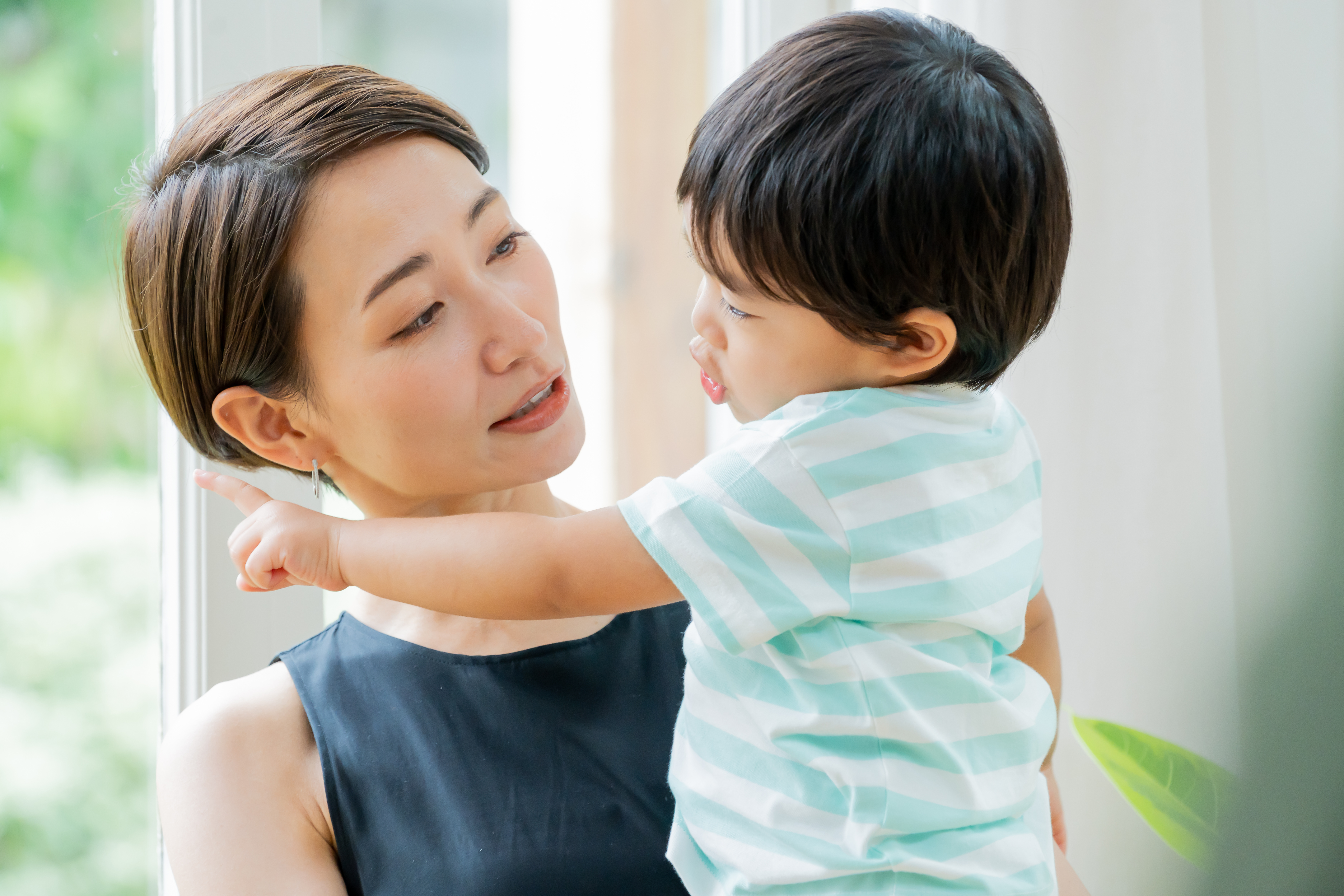 子供と話している親