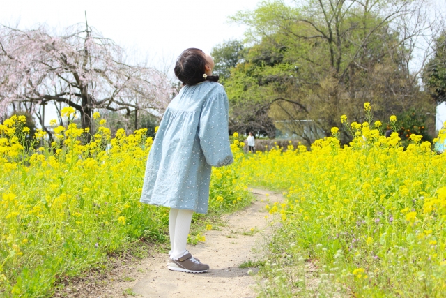 立っている女の子