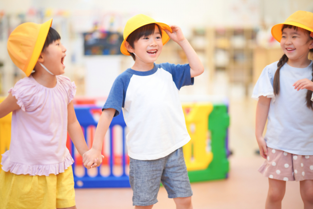 遊んでいる子供
