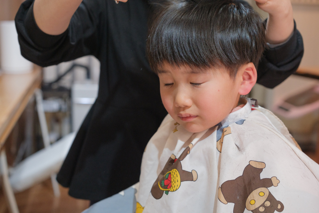 散髪に来た男の子