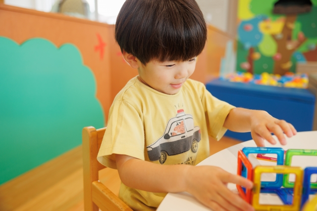遊んでいる子供