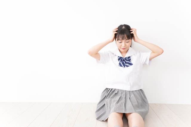 悩む女の子