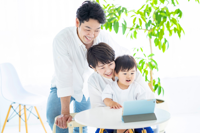楽しそうな3人家族