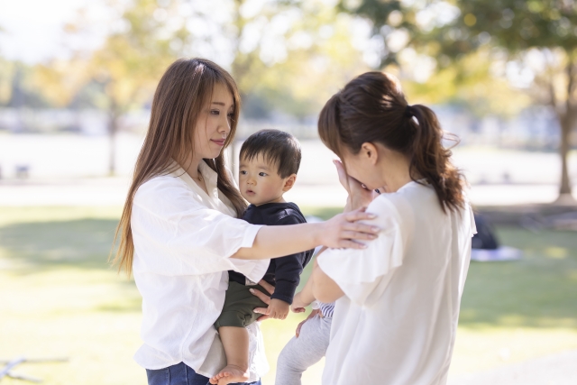 母親を励ます母親