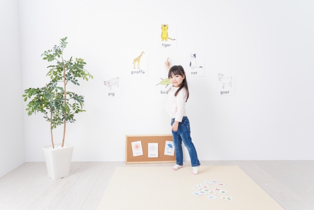 立ってる女の子