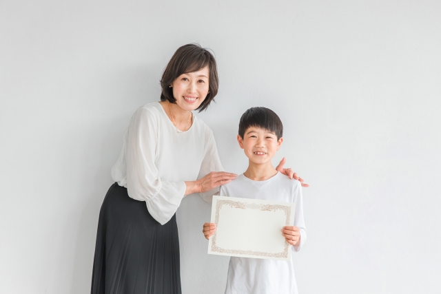 嬉しそうな親子